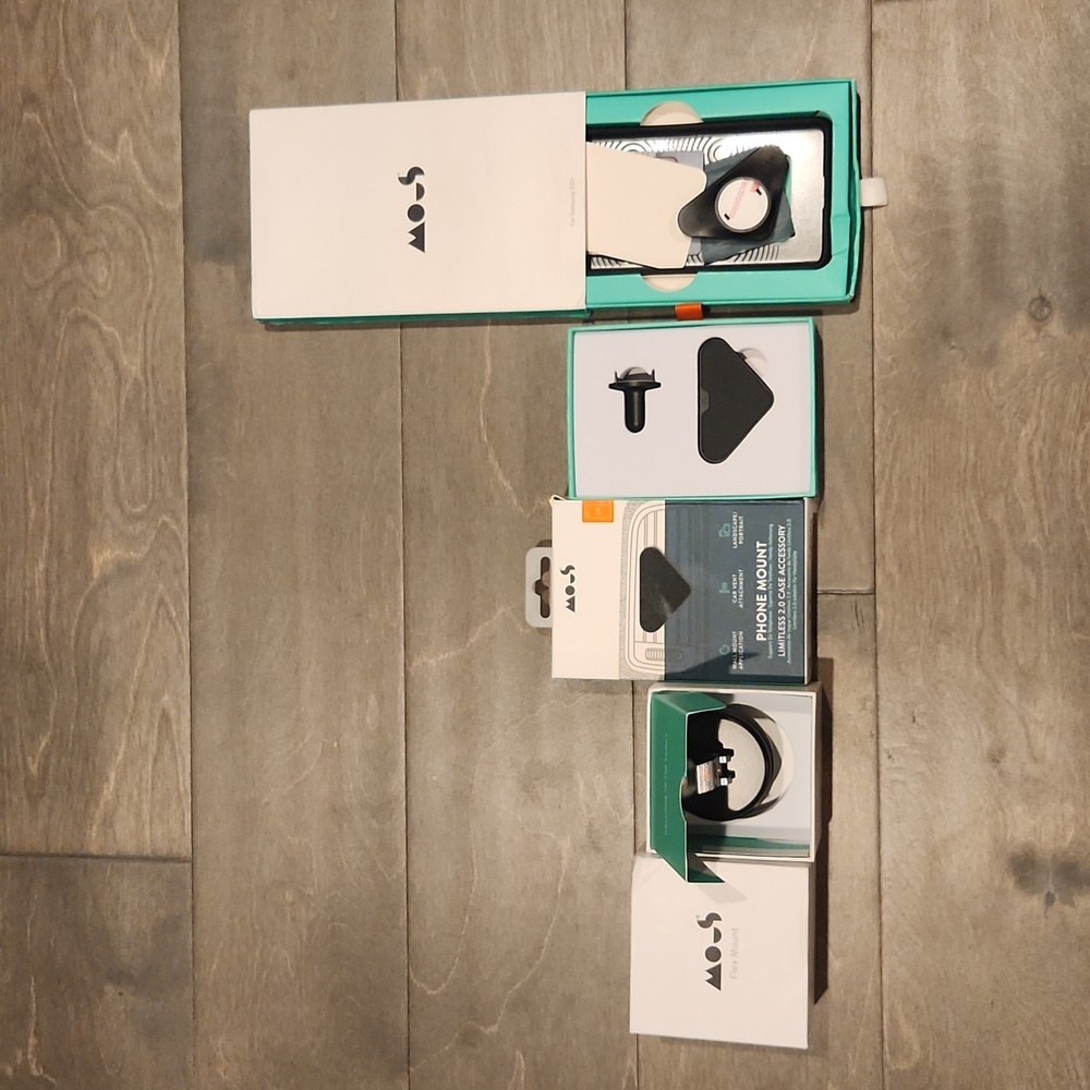Mou Black Phone Mount and Accessories